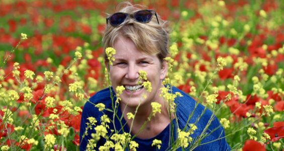 Afbeelding voor Volgens Corine Jansen is het werkwoord ‘luisteren met’