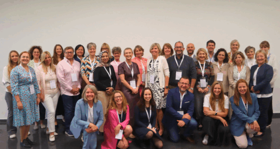 Afbeelding voor “Je kijkt met andere ogen naar je eigen organisatie in je eigen land”