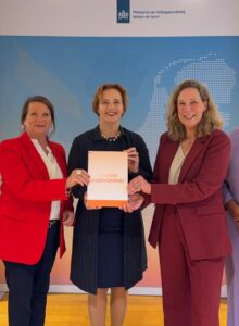 Afbeelding voor Agenda Ondervoeding NL aangeboden aan staatssecretaris